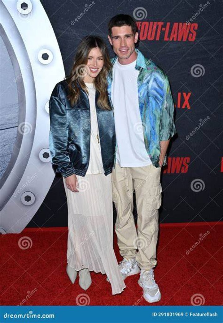 Kayla Ewell, Tanner Novlan's Wife