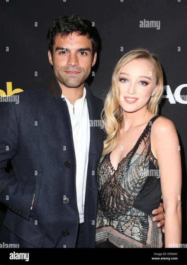 Phoebe Dynevor, Sean Teale's Girlfriend