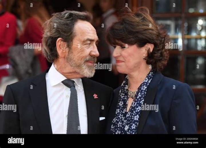 Rosemarie Ford, Robert Lindsay's Wife