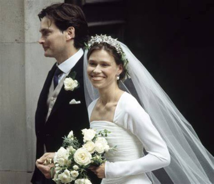 Sarah Armstrong-Jones, Daniel Chatto's Wife