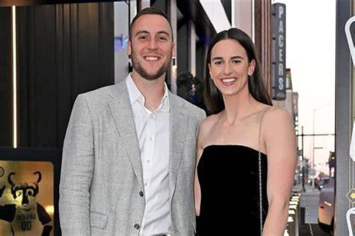 Vazzzle’s Boyfriend: Who is Vazzzle Dating?